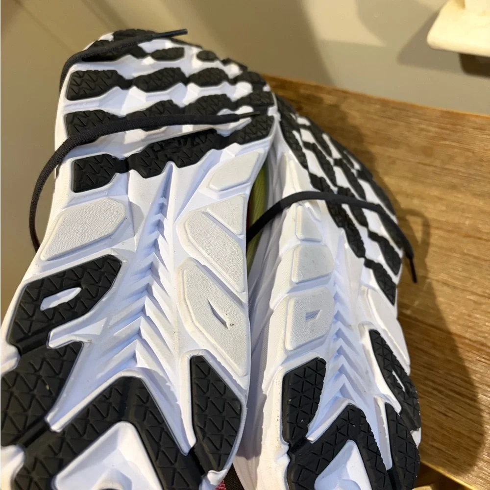 LIKE NEW Hoka Clifton 8.5 b Color Blue Graphite/ Ibis Rose - Picture 9 of 11